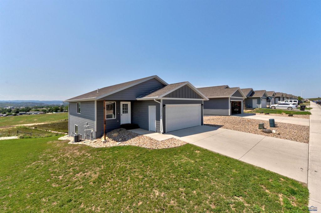 721 DIAMOND RIDGE BOULEVARD, Rapid City, SD 57703