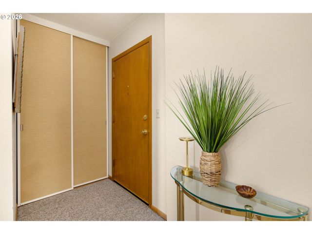 2393 Sw PARK Pl 302, Portland, OR 97205