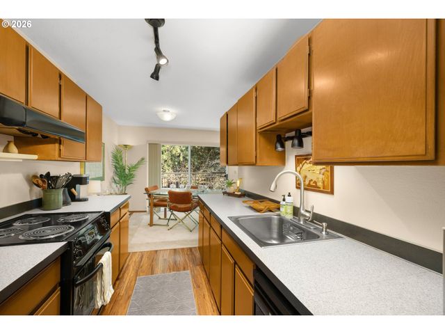 2393 Sw PARK Pl 302, Portland, OR 97205