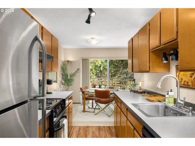 2393 Sw PARK Pl 302, Portland, OR 97205