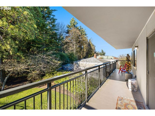 2393 Sw PARK Pl 302, Portland, OR 97205