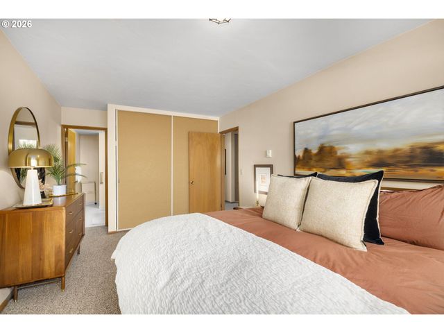 2393 Sw PARK Pl 302, Portland, OR 97205