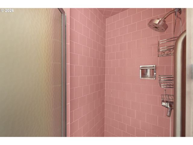 2393 Sw PARK Pl 302, Portland, OR 97205