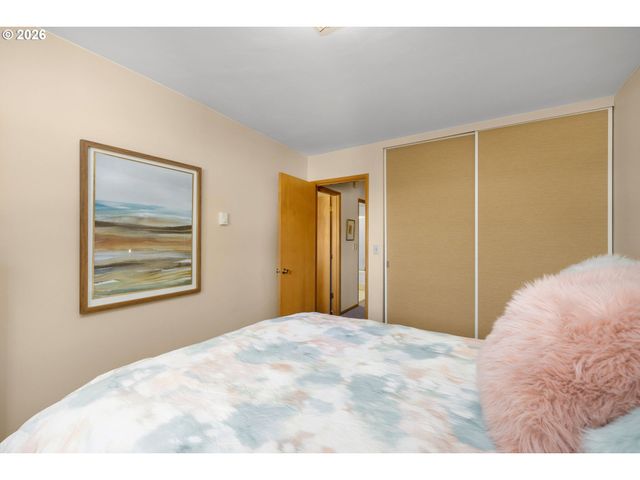 2393 Sw PARK Pl 302, Portland, OR 97205