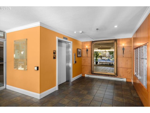 2393 Sw PARK Pl 302, Portland, OR 97205