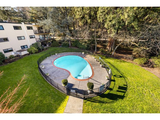 2393 Sw PARK Pl 302, Portland, OR 97205