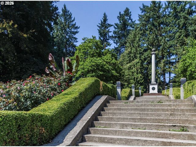 2393 Sw PARK Pl 302, Portland, OR 97205