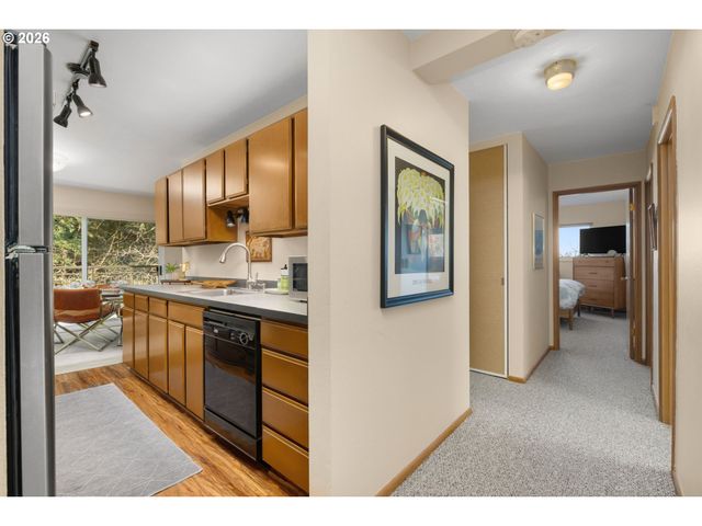 2393 Sw PARK Pl 302, Portland, OR 97205