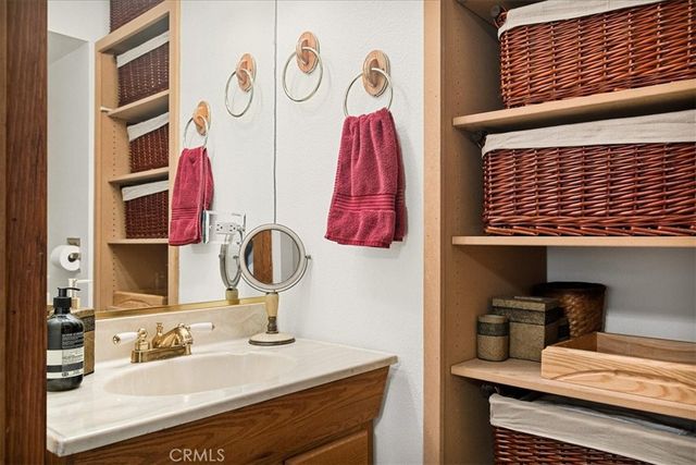 226 Holiday Drive, Lake Arrowhead, CA 92352