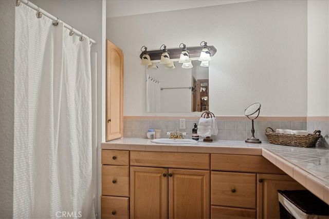 226 Holiday Drive, Lake Arrowhead, CA 92352