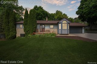 30691 Rainbow Drive, Lyon Charter Township, MI 48165