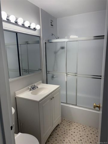 101 Clinton Avenue 1G, Mineola, NY 11501