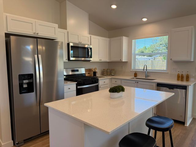 706 NE Rickenbacker Road 137, Madras, OR 97741