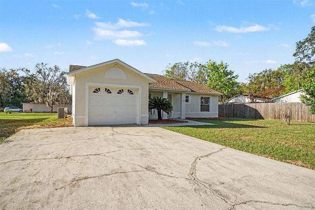 724 E 11TH AVENUE, Mount Dora, FL 32757
