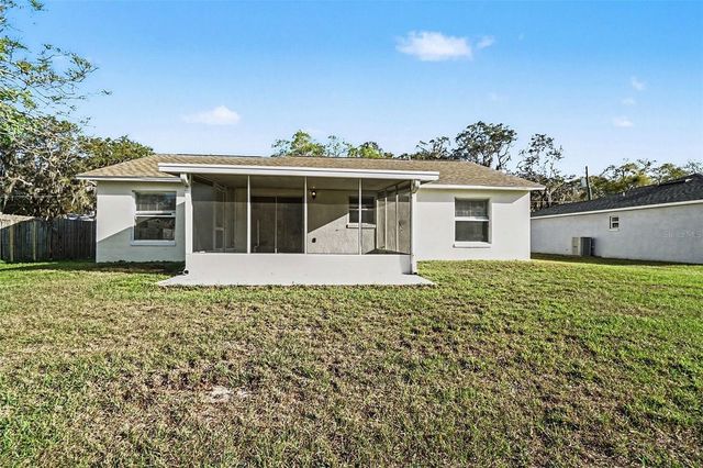 724 E 11TH AVENUE, Mount Dora, FL 32757