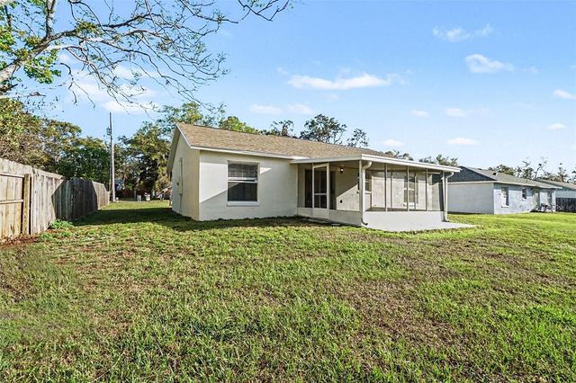724 E 11TH AVENUE, Mount Dora, FL 32757