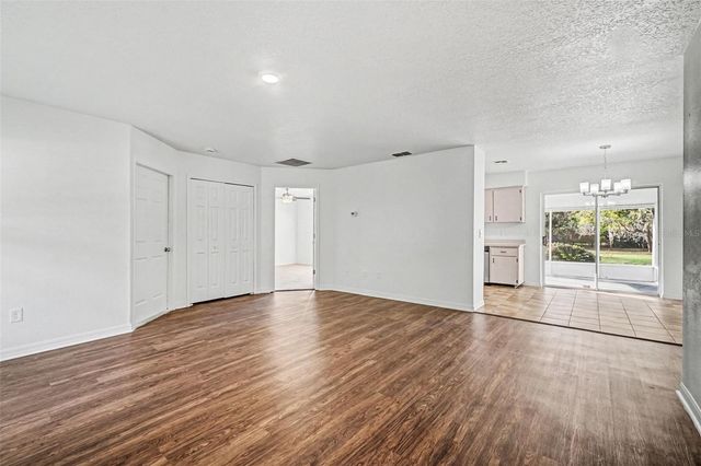 724 E 11TH AVENUE, Mount Dora, FL 32757