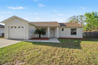 724 E 11TH AVENUE, Mount Dora, FL 32757