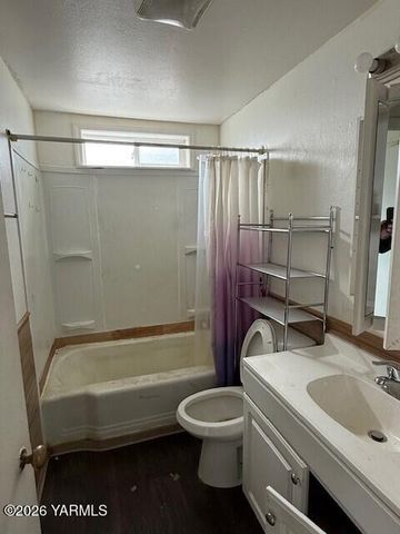 1003 S 36th Ave, Yakima, WA 98902