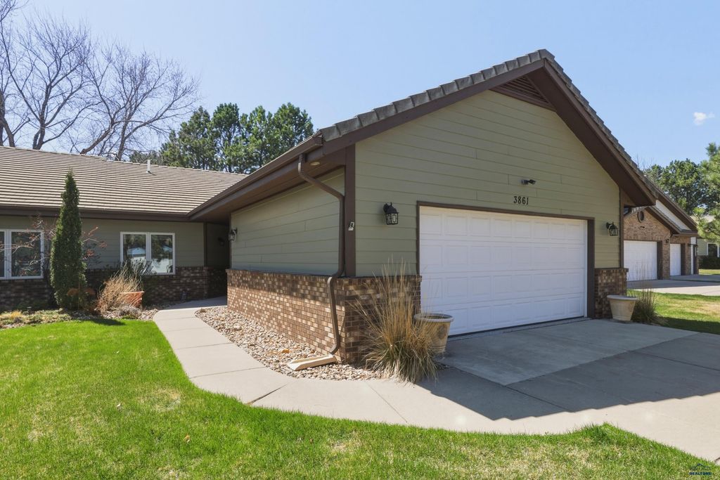 3861 PEBBLE BEACH CT, Rapid City, SD 57703