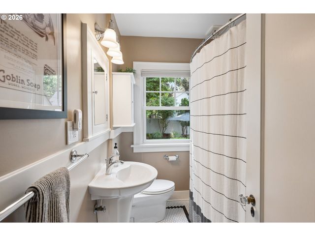 7035 Se 32ND Ave, Portland, OR 97202