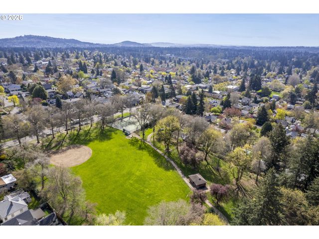 7035 Se 32ND Ave, Portland, OR 97202