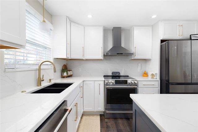 54 Salem Avenue, Cranston, RI 02920