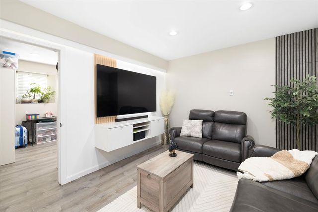 54 Salem Avenue, Cranston, RI 02920