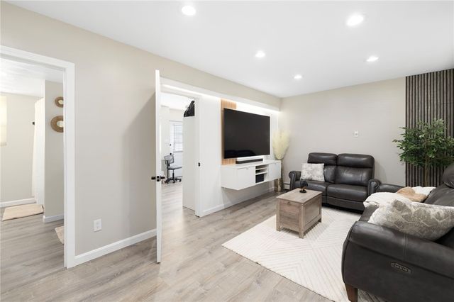 54 Salem Avenue, Cranston, RI 02920