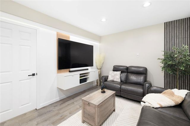 54 Salem Avenue, Cranston, RI 02920