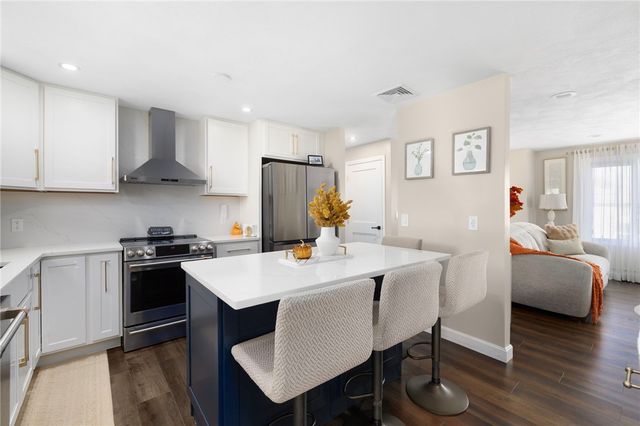 54 Salem Avenue, Cranston, RI 02920