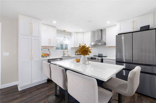 54 Salem Avenue, Cranston, RI 02920