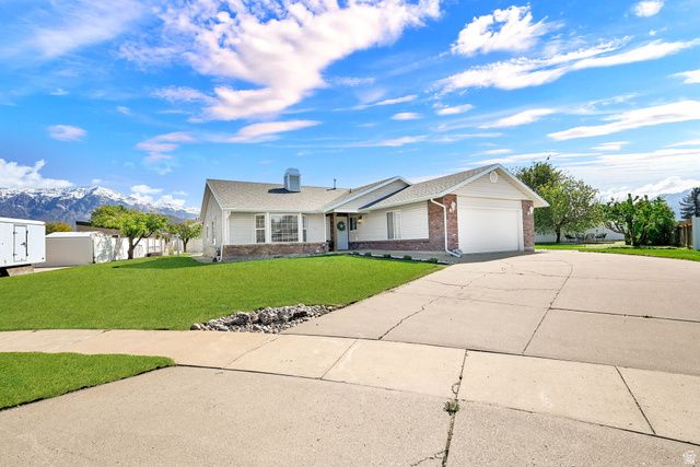 2476 W CLYDESDALE CT., Farr West, UT 84404