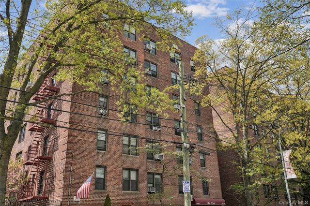 33-24 Junction Blvd 6R, Jackson Heights, NY 11372