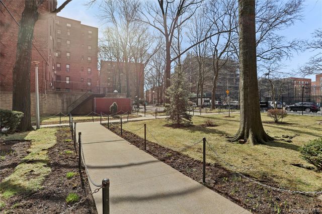 33-24 Junction Blvd 6R, Jackson Heights, NY 11372
