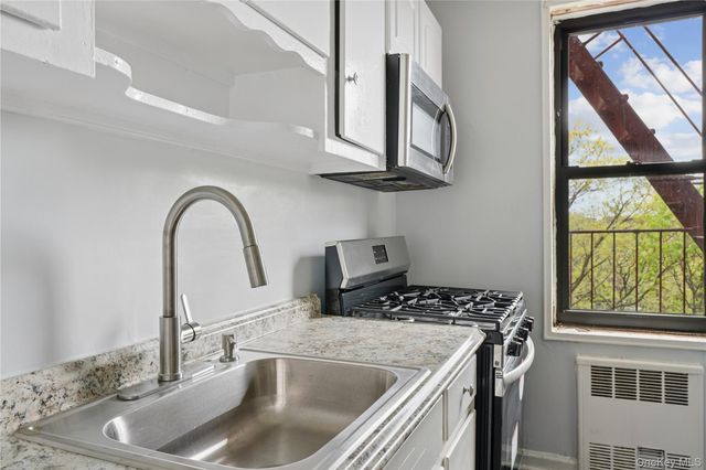 33-24 Junction Blvd 6R, Jackson Heights, NY 11372