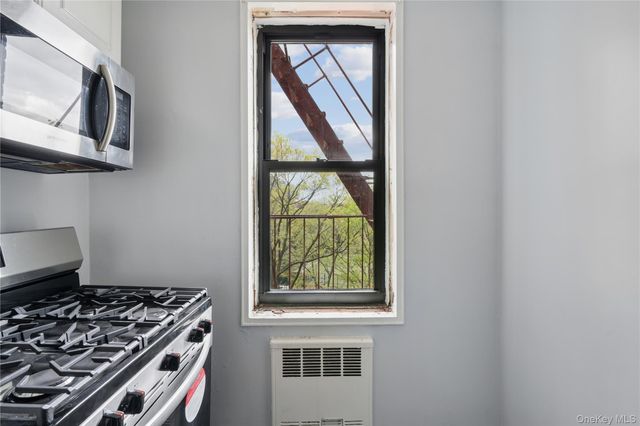 33-24 Junction Blvd 6R, Jackson Heights, NY 11372