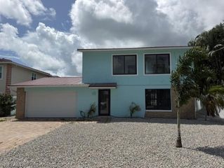 215 Albatross ST, Fort Myers Beach, FL 33931
