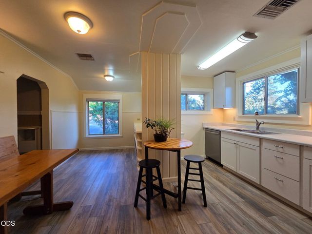 1617 NW 8th, Bend, OR 97703