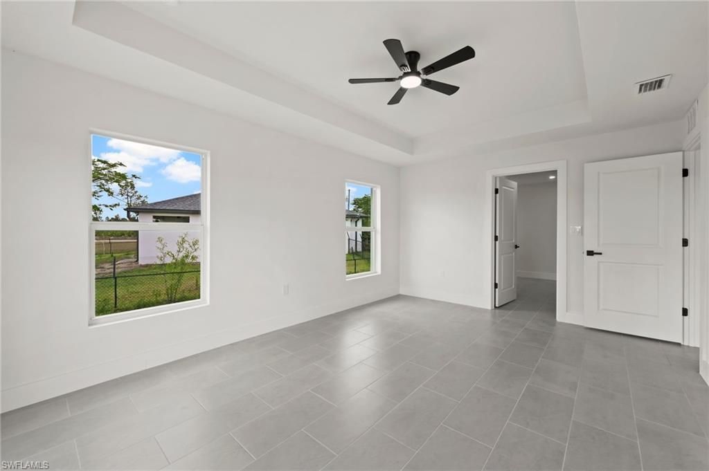 Image 7 of property listing at 4446 Connection AVE, Cape Coral, FL 33909