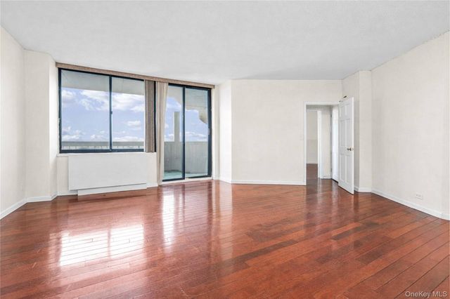 138-35 Elder Avenue 21F, Flushing, NY 11355