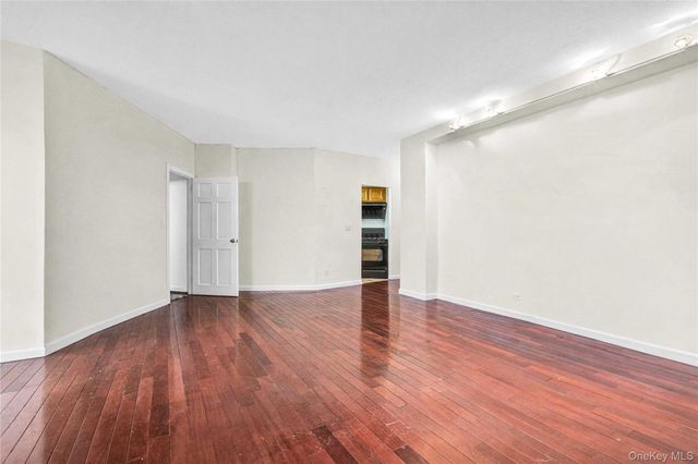 138-35 Elder Avenue 21F, Flushing, NY 11355