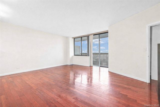 138-35 Elder Avenue 21F, Flushing, NY 11355