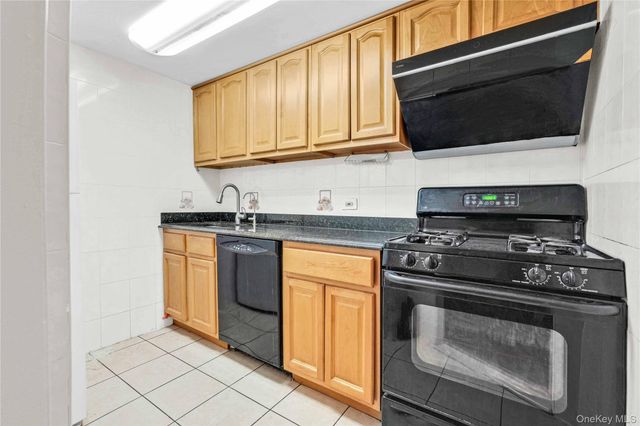 138-35 Elder Avenue 21F, Flushing, NY 11355