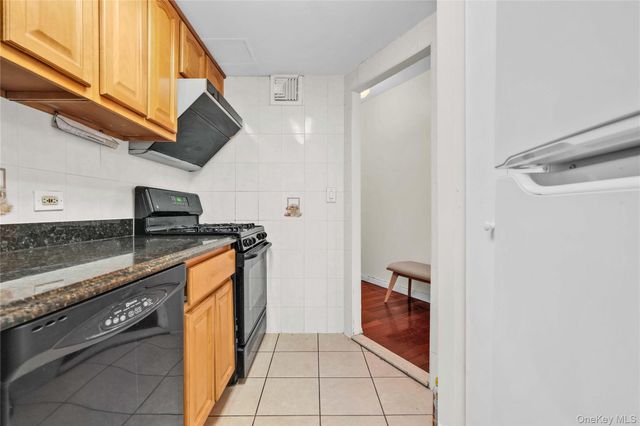 138-35 Elder Avenue 21F, Flushing, NY 11355