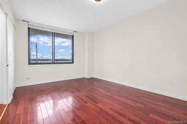 138-35 Elder Avenue 21F, Flushing, NY 11355