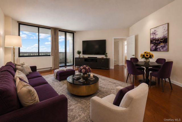 138-35 Elder Avenue 21F, Flushing, NY 11355