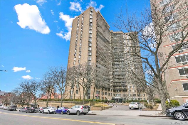 138-35 Elder Avenue 21F, Flushing, NY 11355