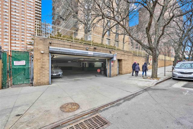 138-35 Elder Avenue 21F, Flushing, NY 11355