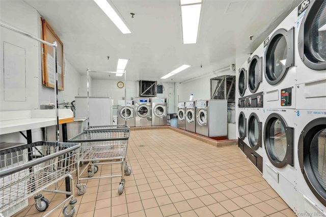 138-35 Elder Avenue 21F, Flushing, NY 11355